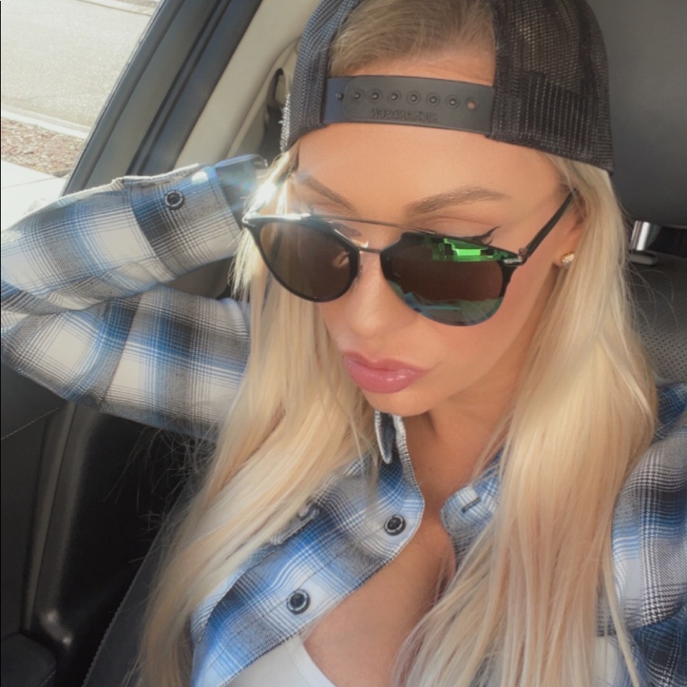 Meet your Posher, Sirena